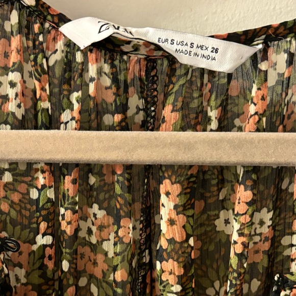 Zara ruffle floral chiffon dress (size small) - Picture 4 of 4